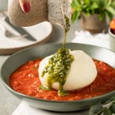 Burrata com chutney de tomates e pesto