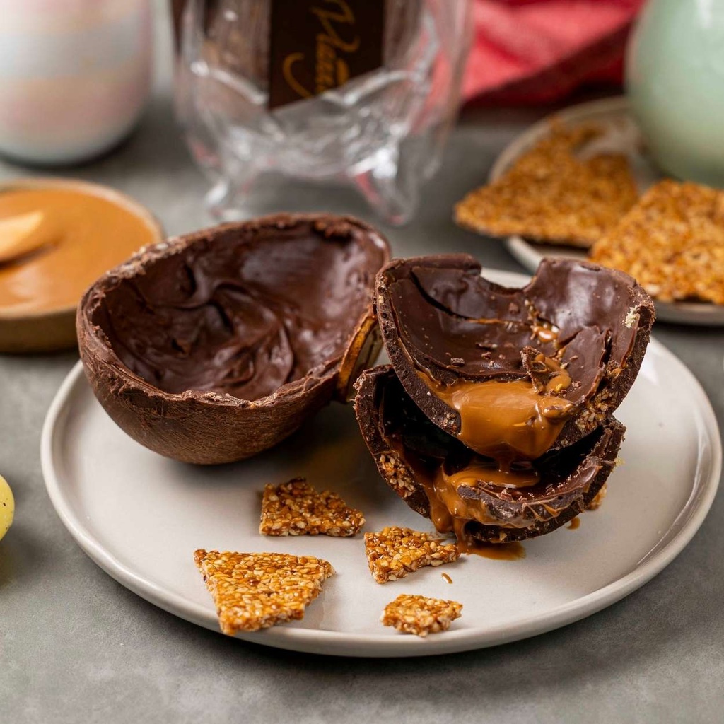 Ovo de caramelo com praliné de castanhas