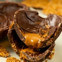 Ovo de caramelo com praliné de castanhas