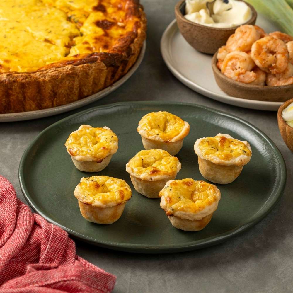 Mini Quiche Folhada de camarão, alho poró e catupiry