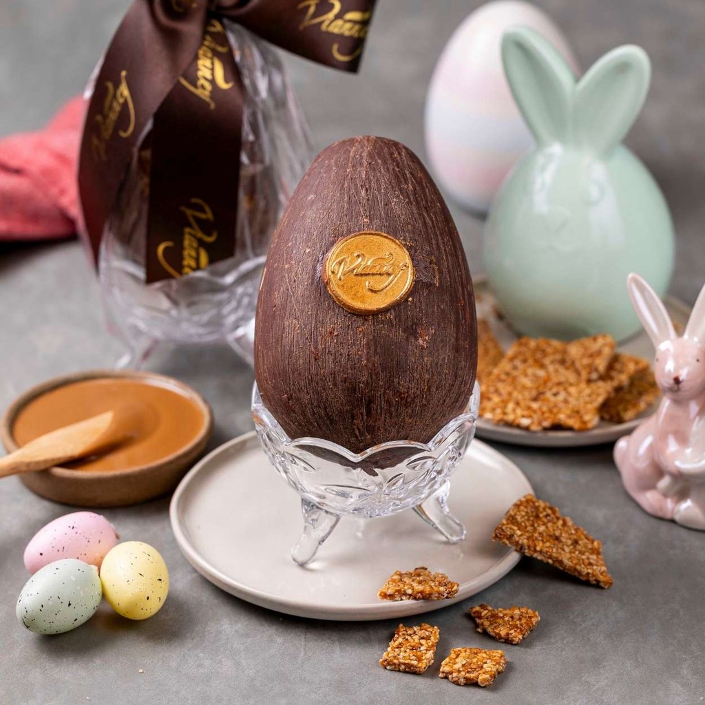 Ovo de caramelo com praliné de castanhas