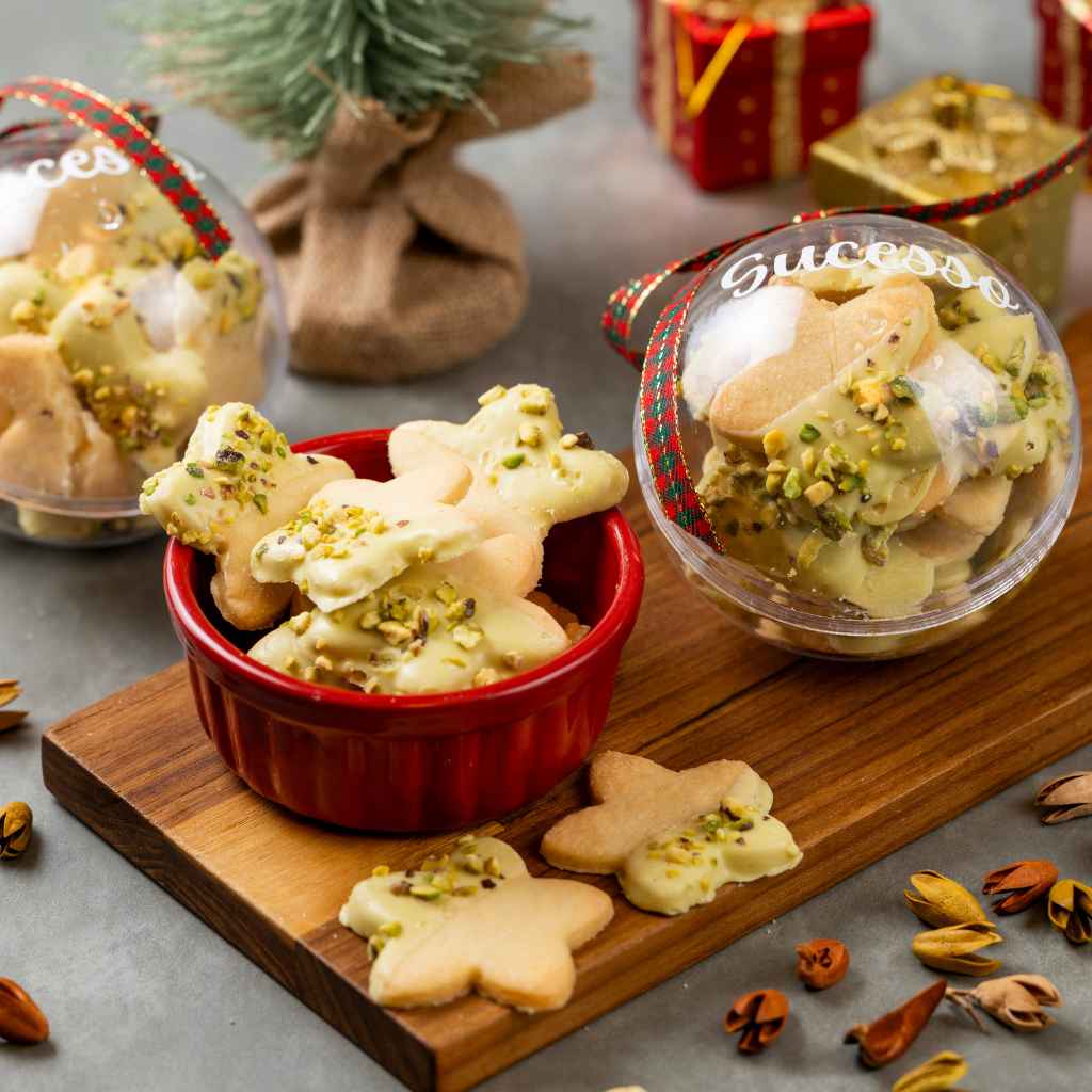 Bola Natalina de Biscoito Amanteigado – Estrela com Glacê de Pistache