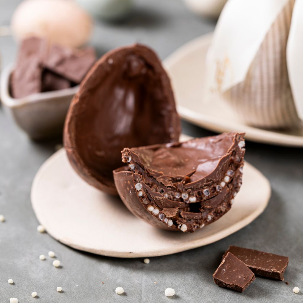Ovo ao leite crocante com recheio de brigadeiro