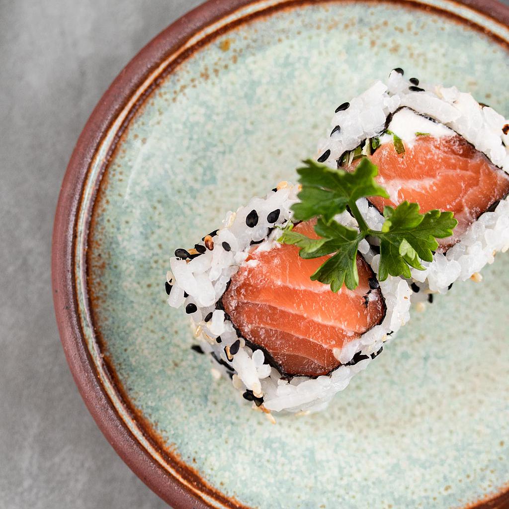 Uramaki Filadélfia: Salmão, Cream Cheese e Cebolinha (8 un.)