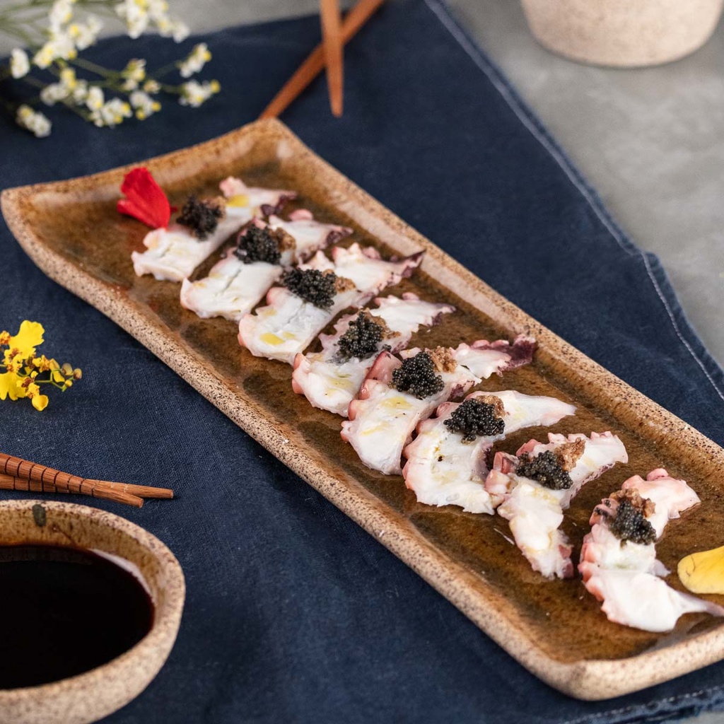 Sashimi de Polvo Trufado com Ovas Negras e Flor de Sal