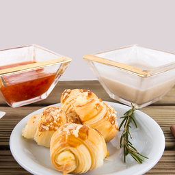 [7028] Mini Croissant de Queijo