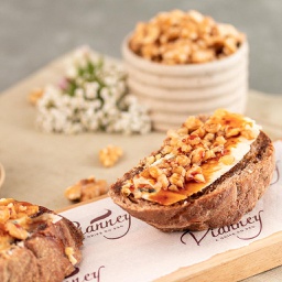 [97230] Bruschetta de Gorgonzola com Nozes e Mel de Figo no Pão Australiano