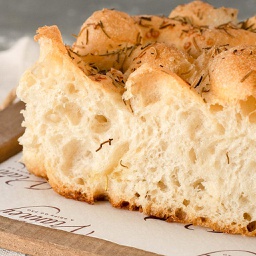 [83399] Focaccia de Alecrim com Sal Grosso