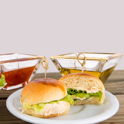 [096288] Mini Sanduíche de Patê de Frango e Alface