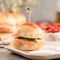 [094043] Mini Sanduíche no Pão de Batata com Patê de Tomate Seco