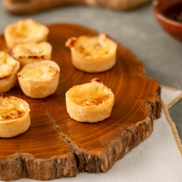 [111670] Mini quiche de queijo brie e mel