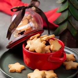Biscoitos Amanteigados com Enfeite de Natal